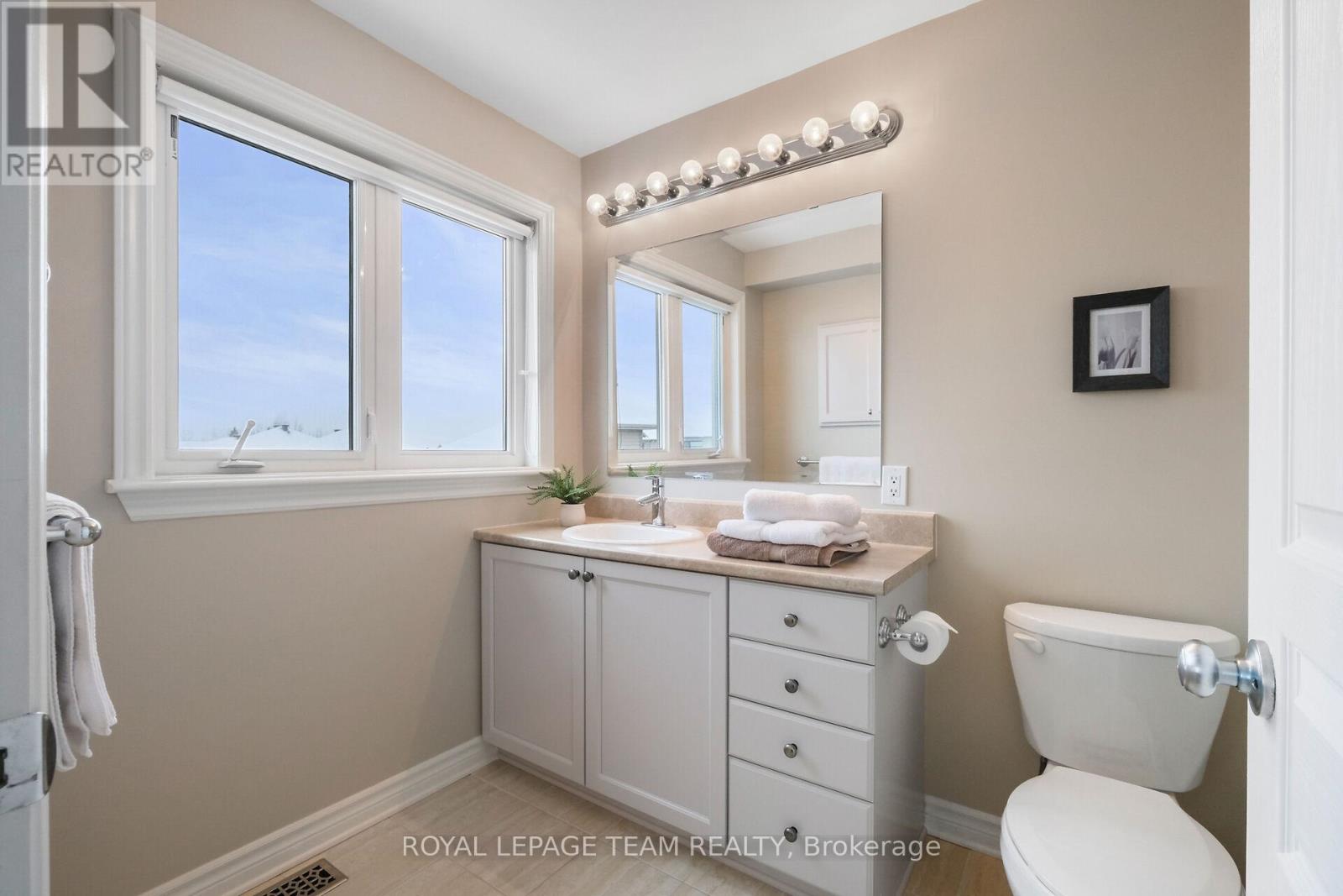 211 Butterfly Walk, Ottawa, Ontario  K1W 0G6 - Photo 27 - X12700424