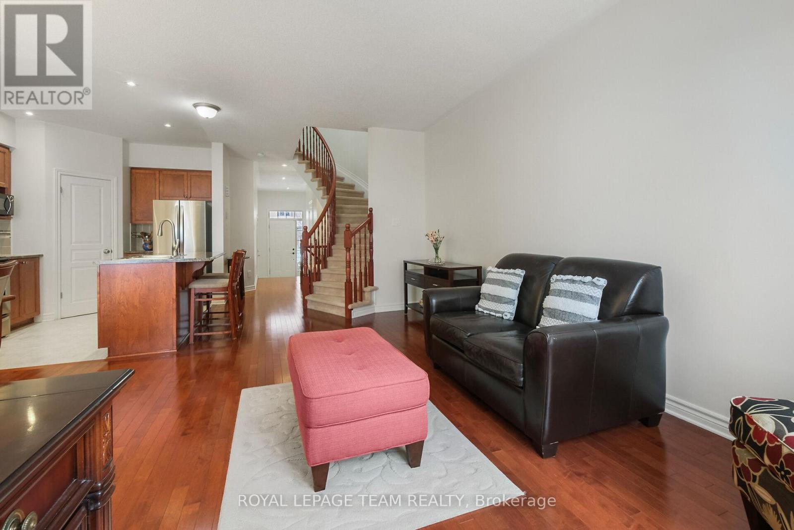 211 Butterfly Walk, Ottawa, Ontario  K1W 0G6 - Photo 9 - X12700424