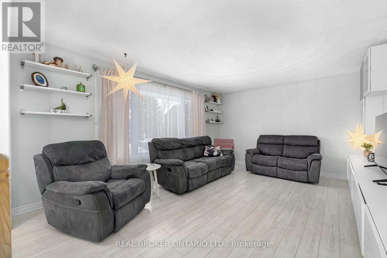 179 Wellington Street, Carleton Place, Ontario  K7C 1B4 - Photo 3 - X12700434