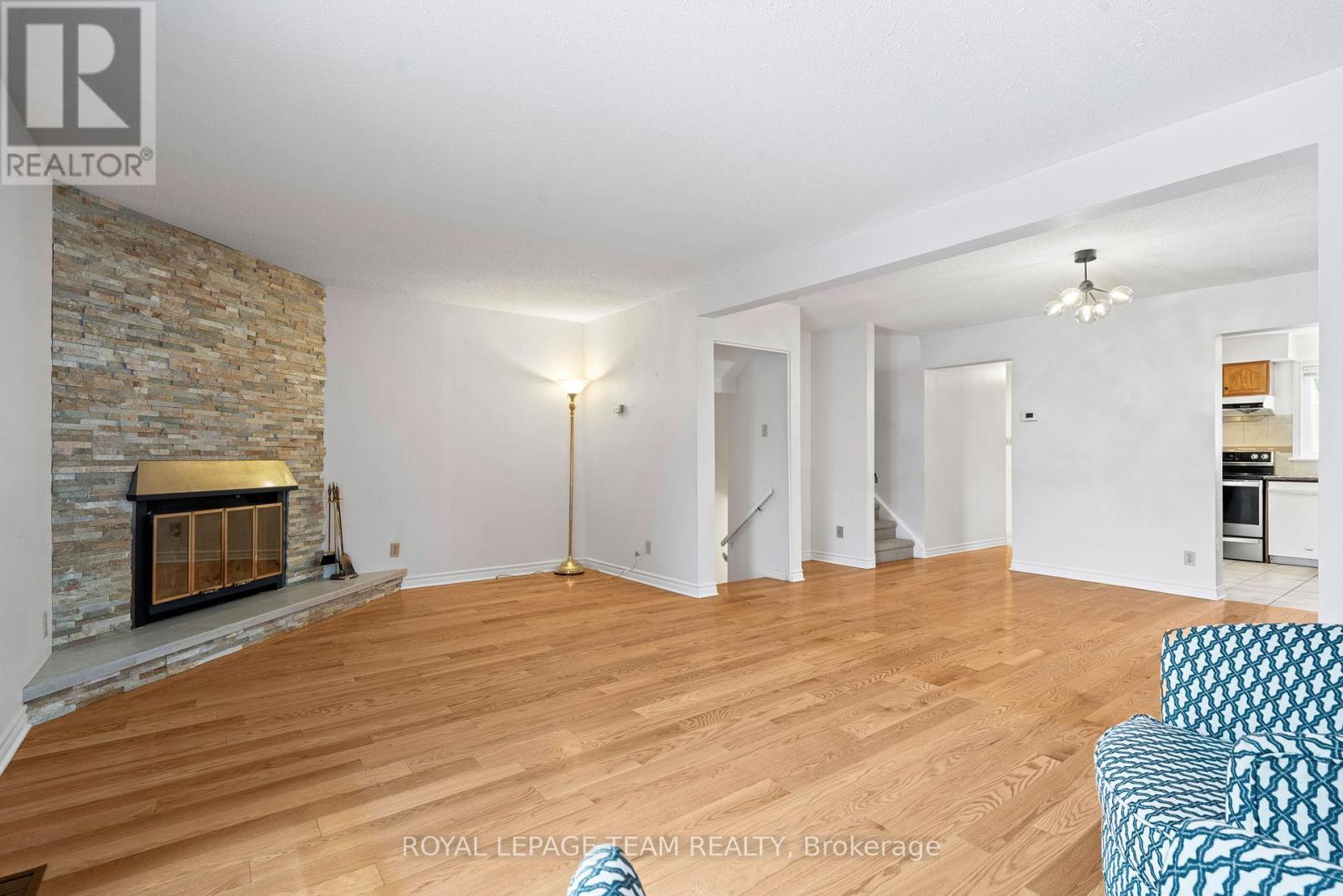 2534 Southvale Crescent, Ottawa, Ontario  K1B 5B4 - Photo 11 - X12700444