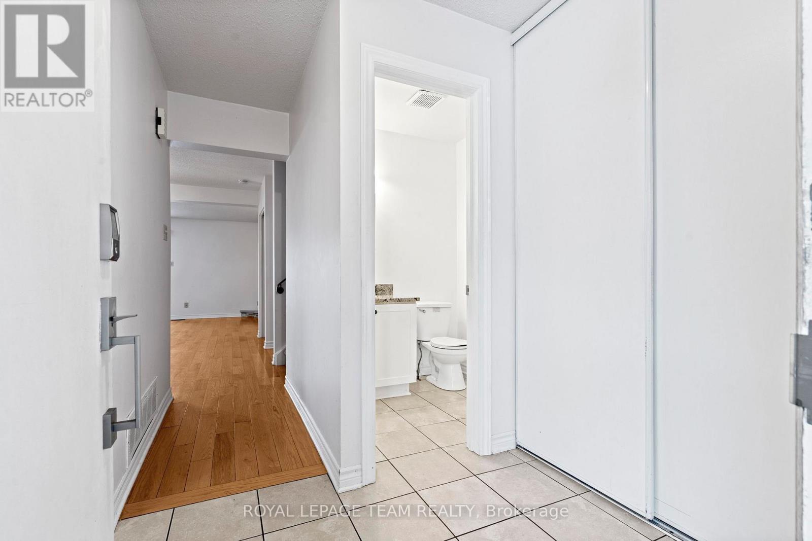 2534 Southvale Crescent, Ottawa, Ontario  K1B 5B4 - Photo 5 - X12700444