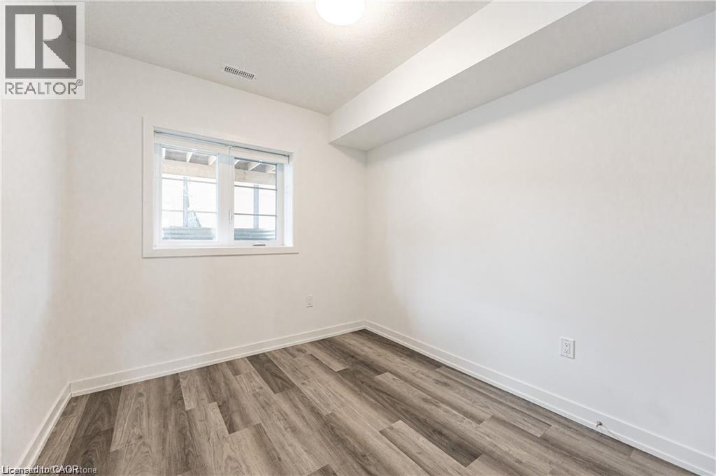 205 West Oak Trail Unit# 49, Kitchener, Ontario  N2R 0R9 - Photo 6 - 40798645