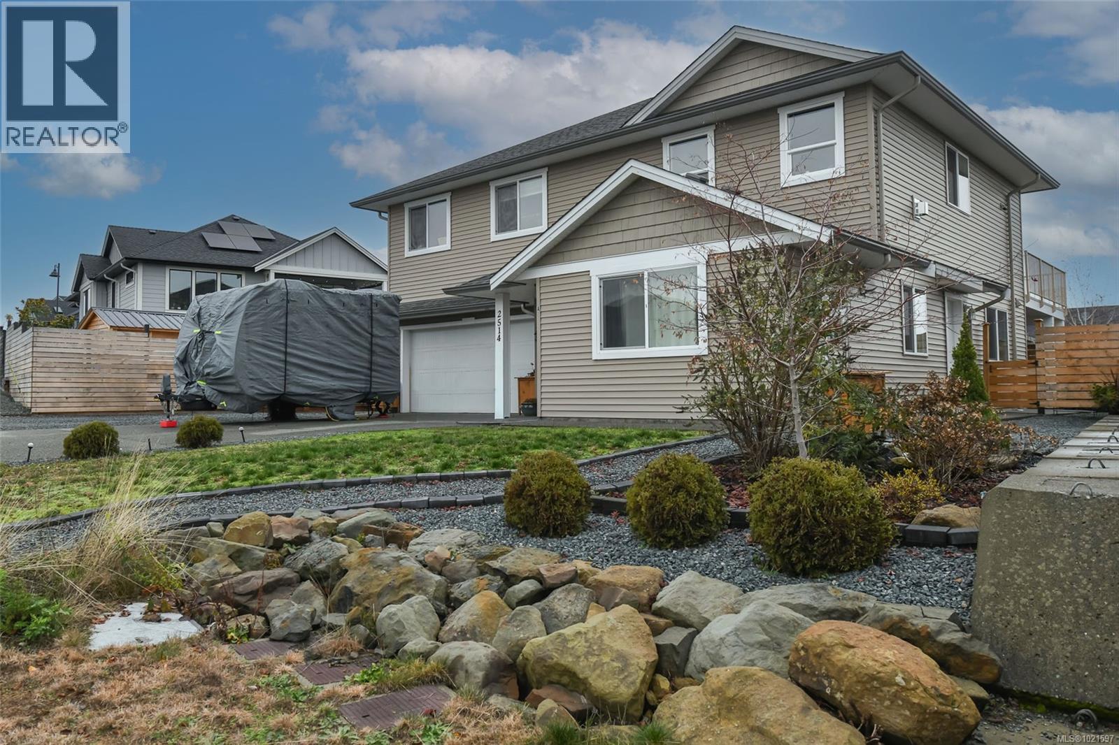 2514 Beaumont Ave, Cumberland, British Columbia