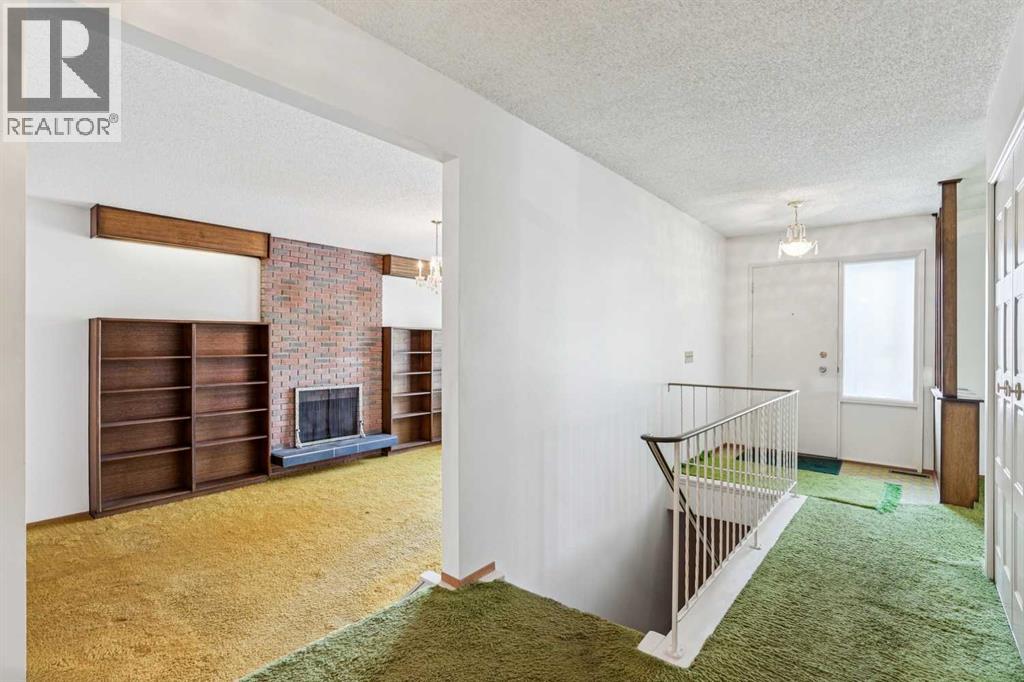 272 Thames Close Nw, Calgary, Alberta  T2K 5N4 - Photo 3 - A2277610