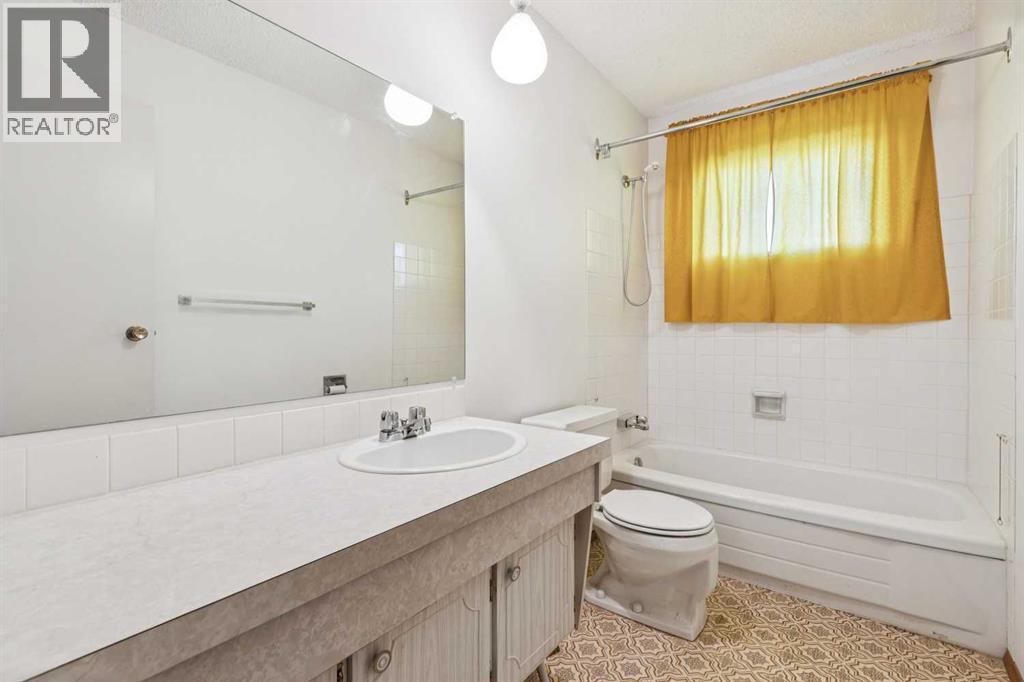 272 Thames Close Nw, Calgary, Alberta  T2K 5N4 - Photo 18 - A2277610