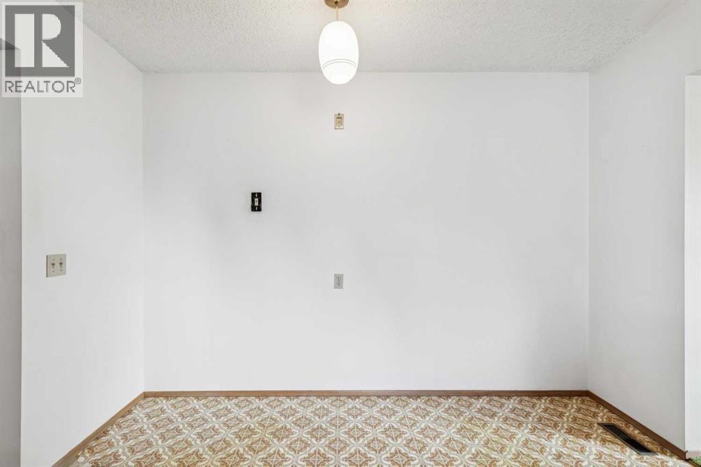 272 Thames Close Nw, Calgary, Alberta  T2K 5N4 - Photo 17 - A2277610