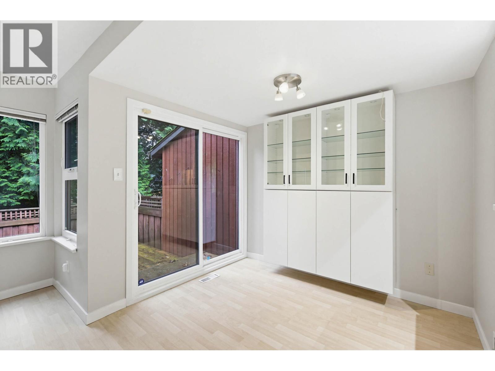 4686 Fernglen Place, Burnaby, British Columbia  V5G 3W1 - Photo 9 - R3079181