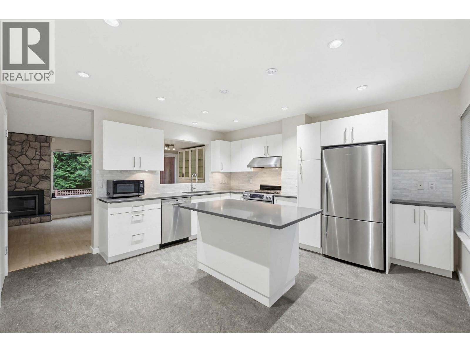 4686 Fernglen Place, Burnaby, British Columbia  V5G 3W1 - Photo 16 - R3079181