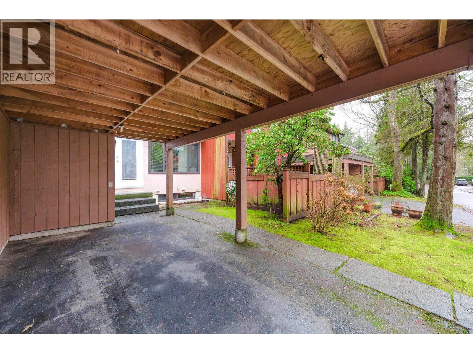 4686 Fernglen Place, Burnaby, British Columbia  V5G 3W1 - Photo 3 - R3079181