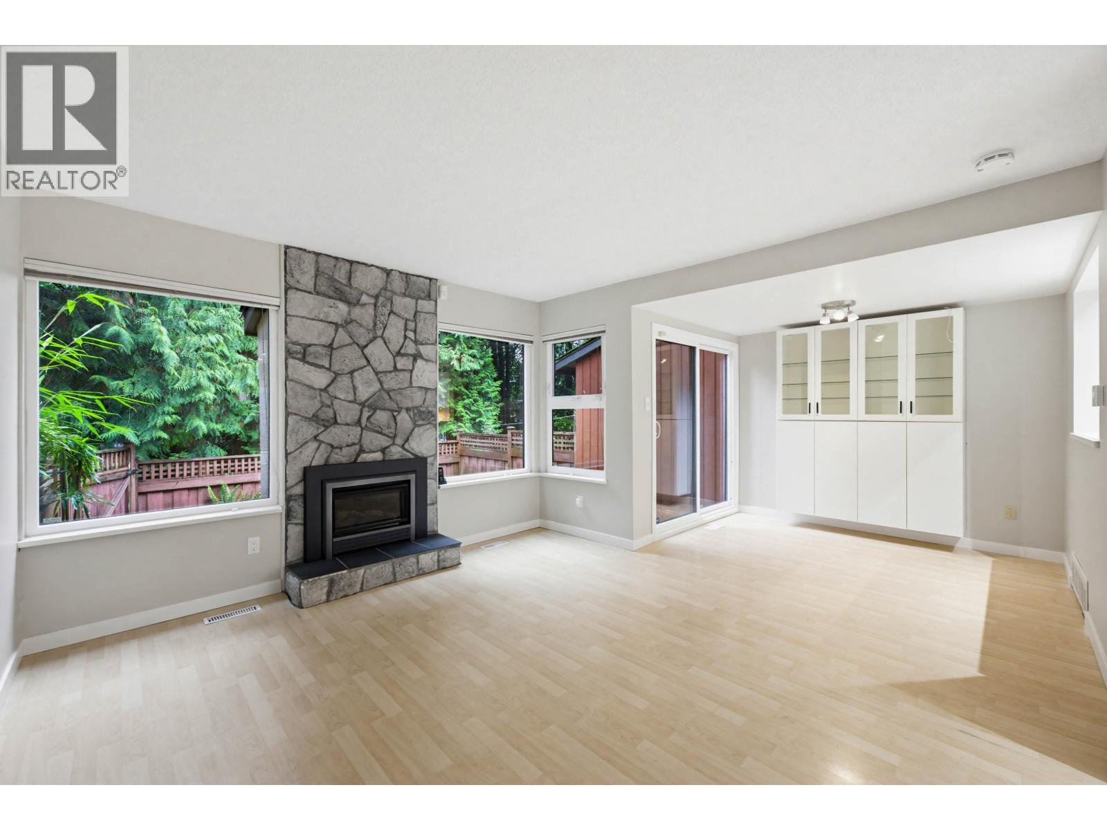 4686 Fernglen Place, Burnaby, British Columbia  V5G 3W1 - Photo 5 - R3079181