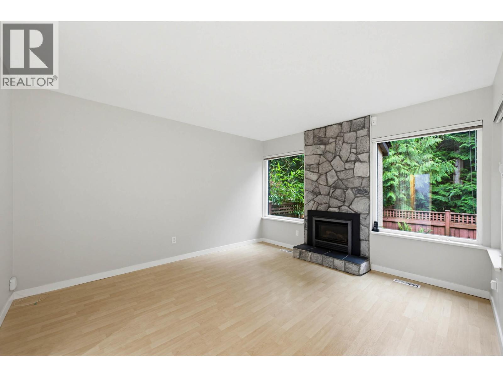 4686 Fernglen Place, Burnaby, British Columbia  V5G 3W1 - Photo 6 - R3079181