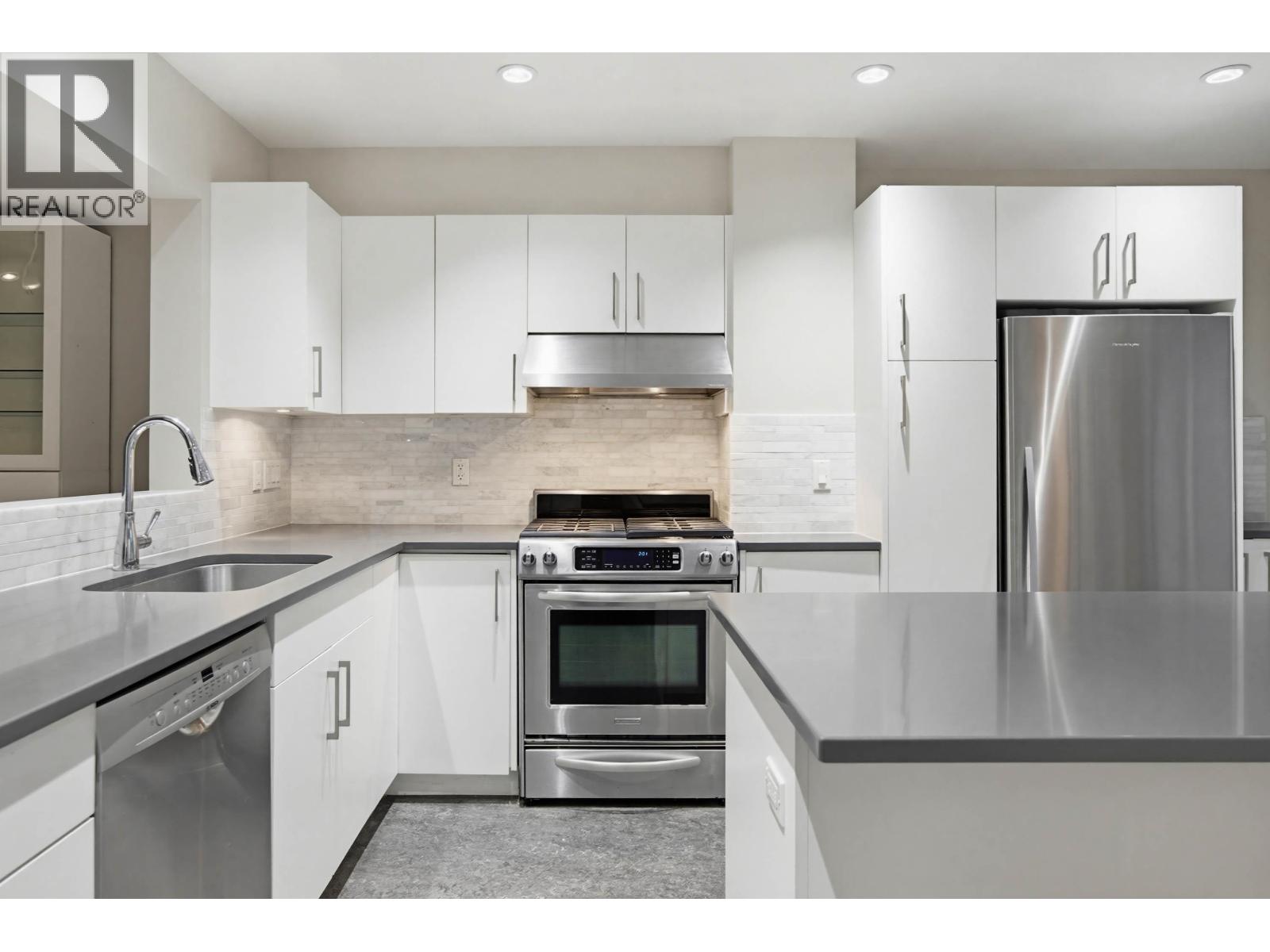 4686 Fernglen Place, Burnaby, British Columbia  V5G 3W1 - Photo 12 - R3079181