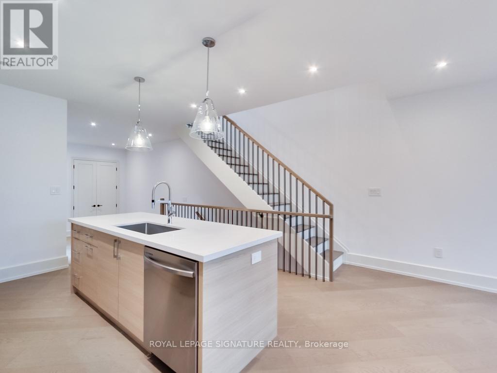 Upper - 357 Dovercourt Road, Toronto, Ontario  M6J 3E5 - Photo 10 - C12700252