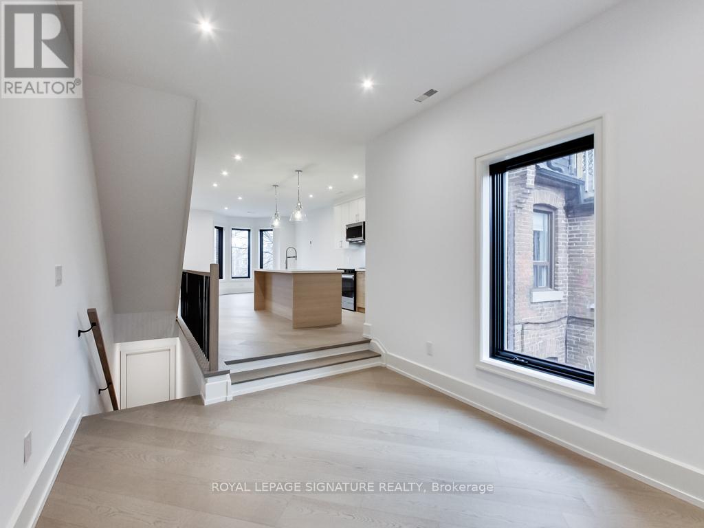 Upper - 357 Dovercourt Road, Toronto, Ontario  M6J 3E5 - Photo 14 - C12700252