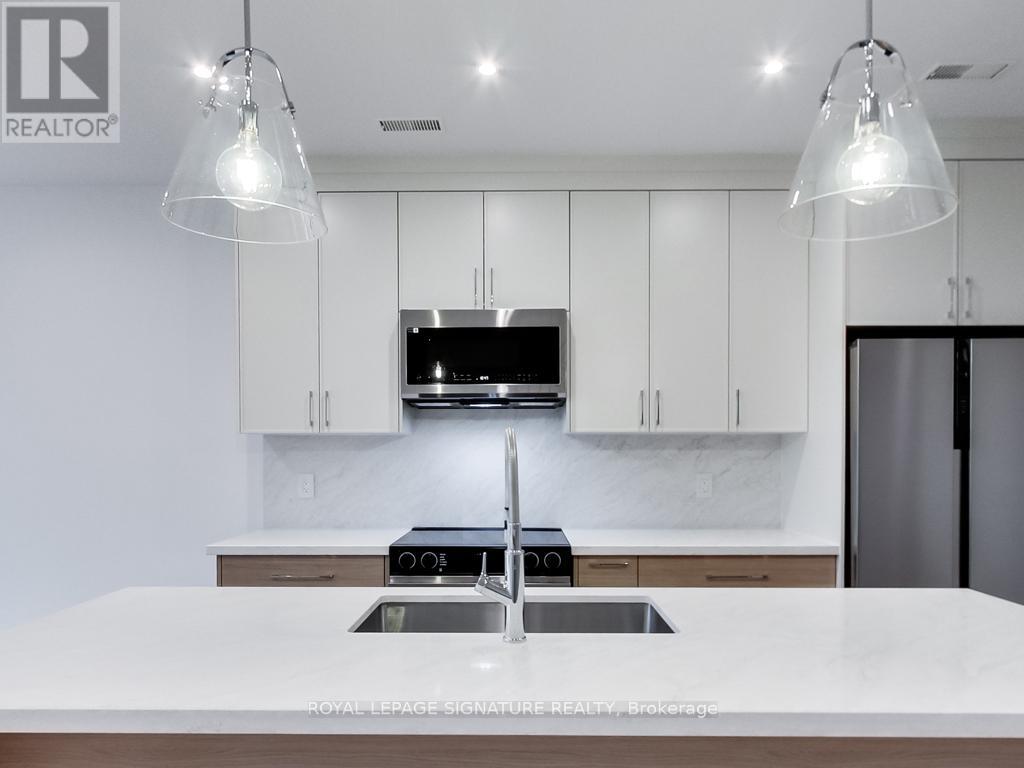 Upper - 357 Dovercourt Road, Toronto, Ontario  M6J 3E5 - Photo 4 - C12700252