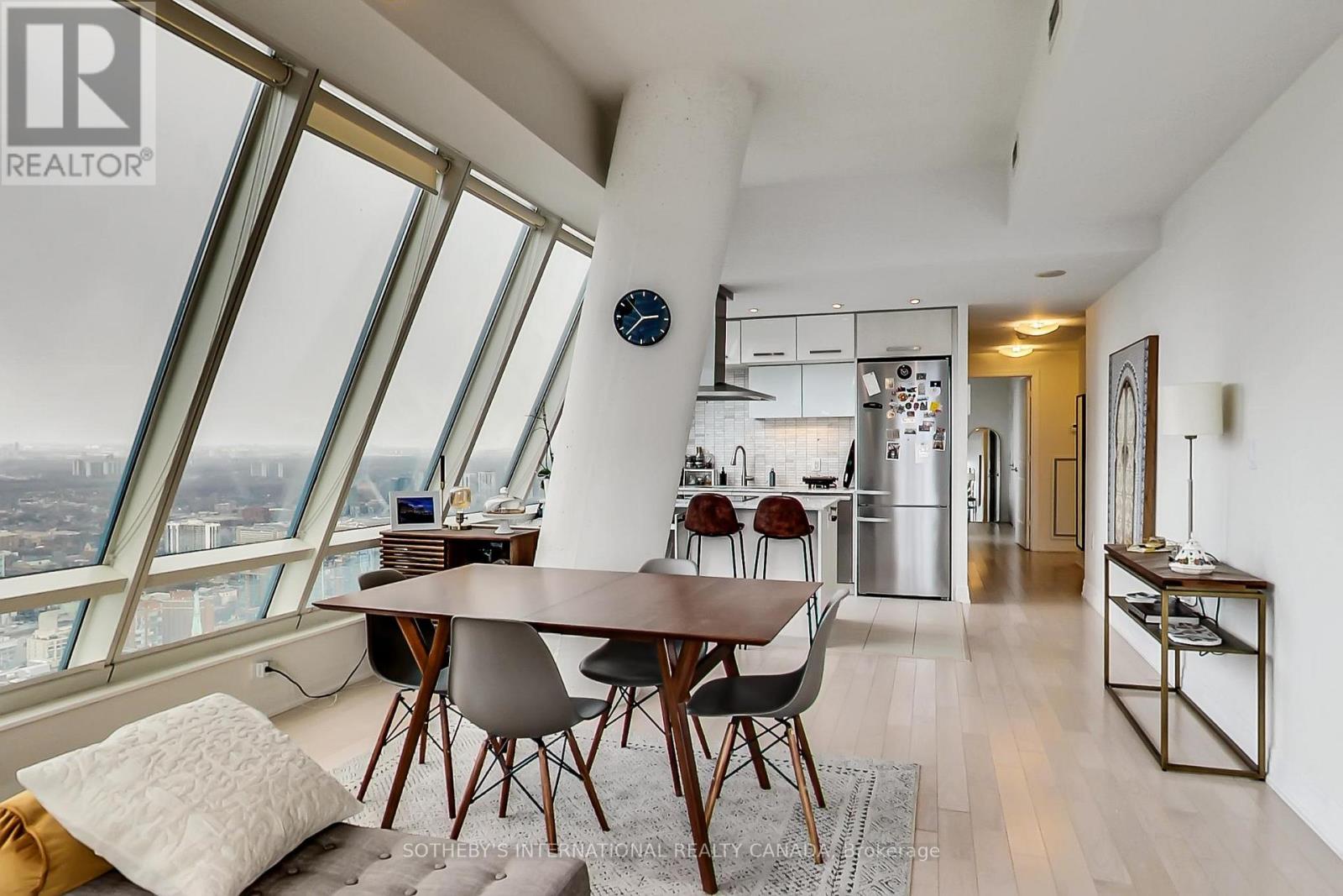 5504 - 8 The Esplanade, Toronto, Ontario  M5E 0A6 - Photo 10 - C12700282