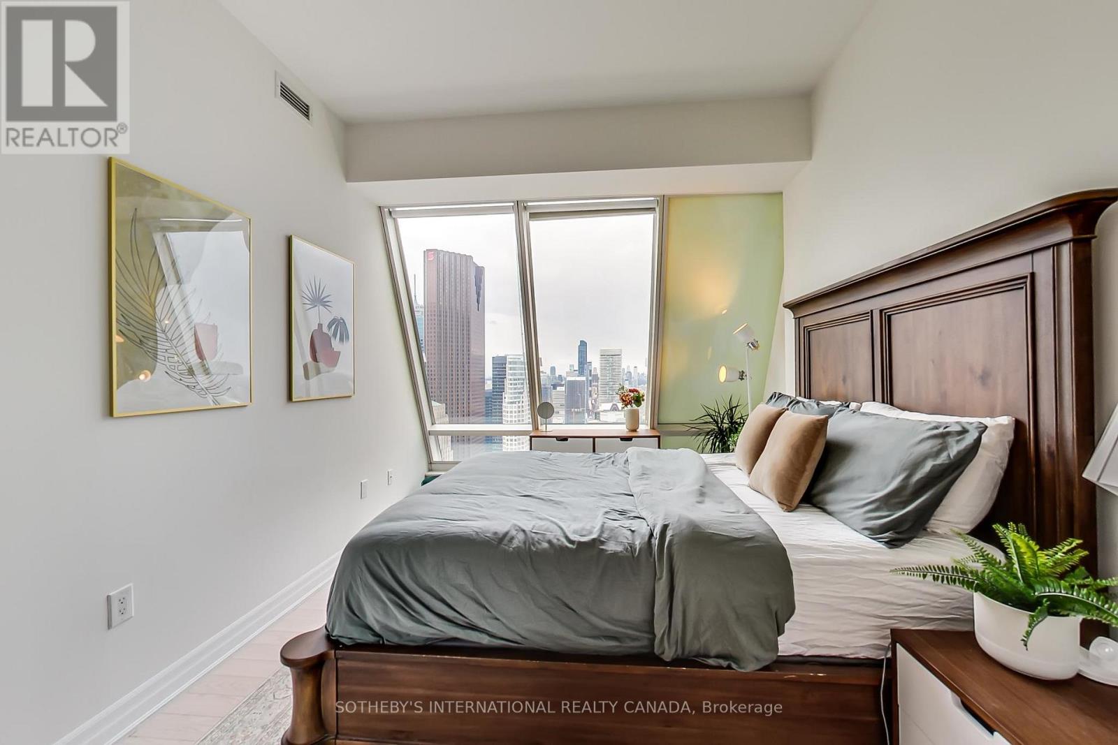 5504 - 8 The Esplanade, Toronto, Ontario  M5E 0A6 - Photo 21 - C12700282