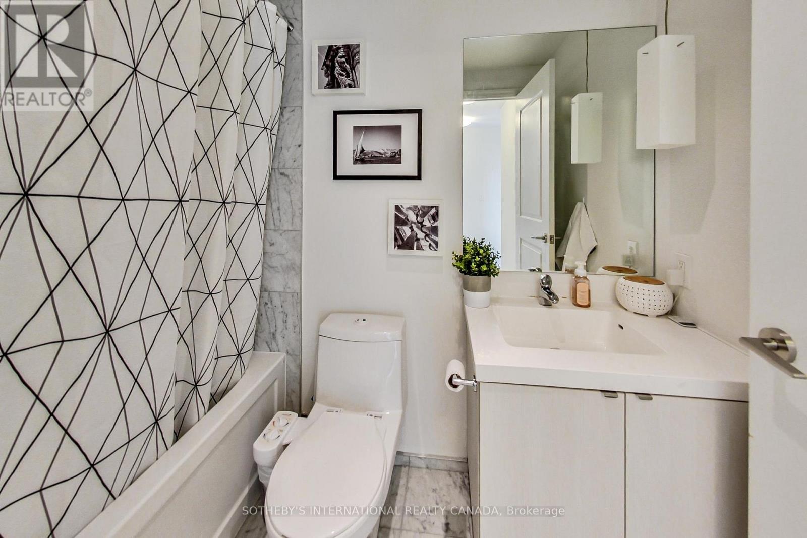 5504 - 8 The Esplanade, Toronto, Ontario  M5E 0A6 - Photo 27 - C12700282