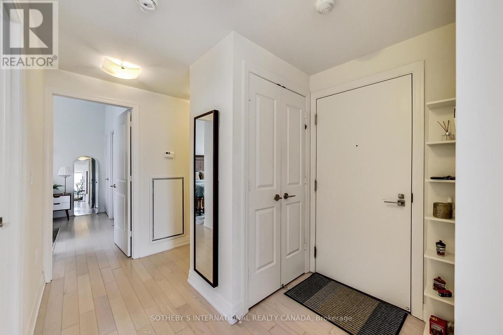 5504 - 8 The Esplanade, Toronto, Ontario  M5E 0A6 - Photo 6 - C12700282