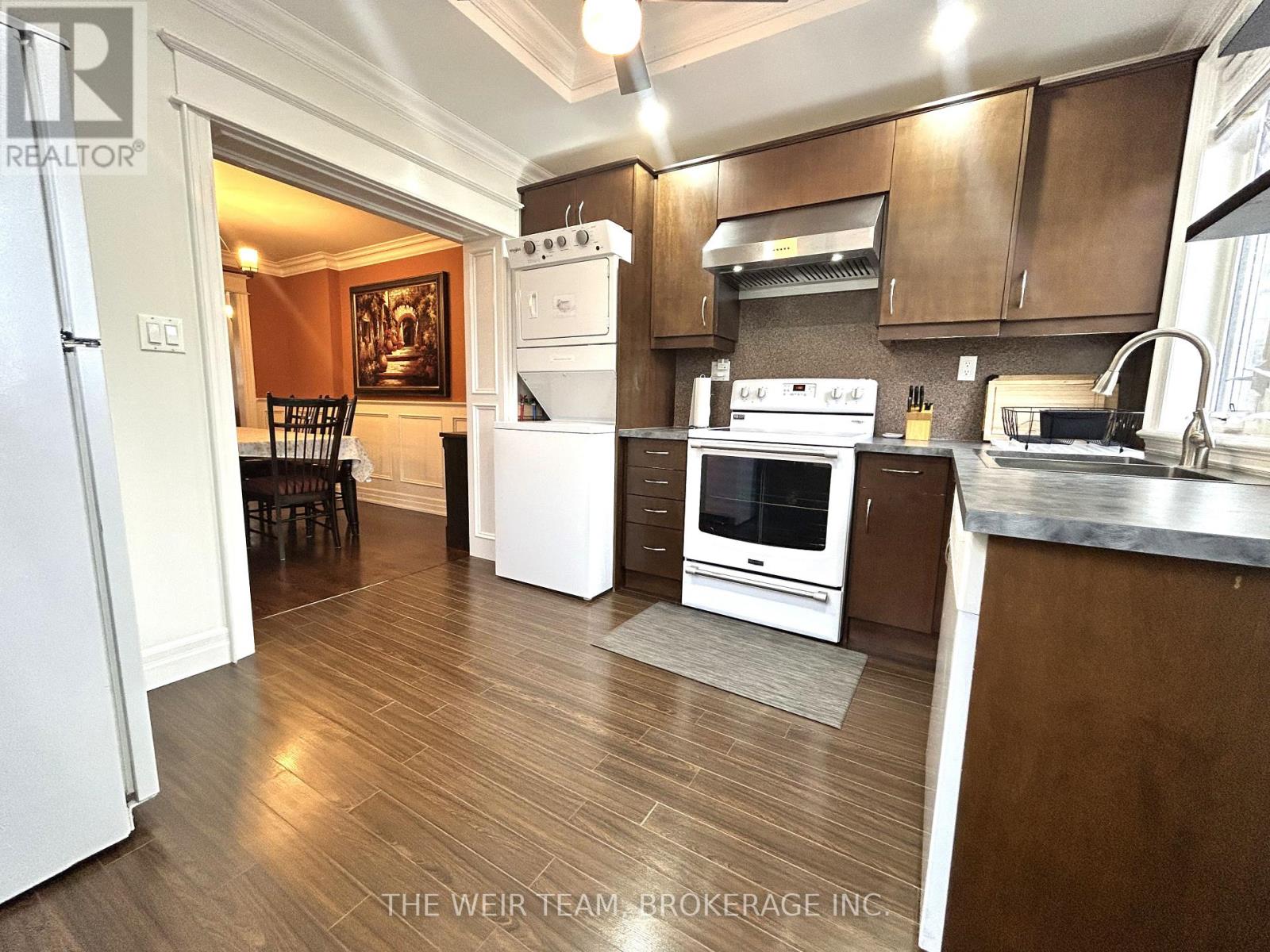 Main & 2nd Floor - 92 Highfield Road, Toronto, Ontario  M4L 2V1 - Photo 10 - E12700304