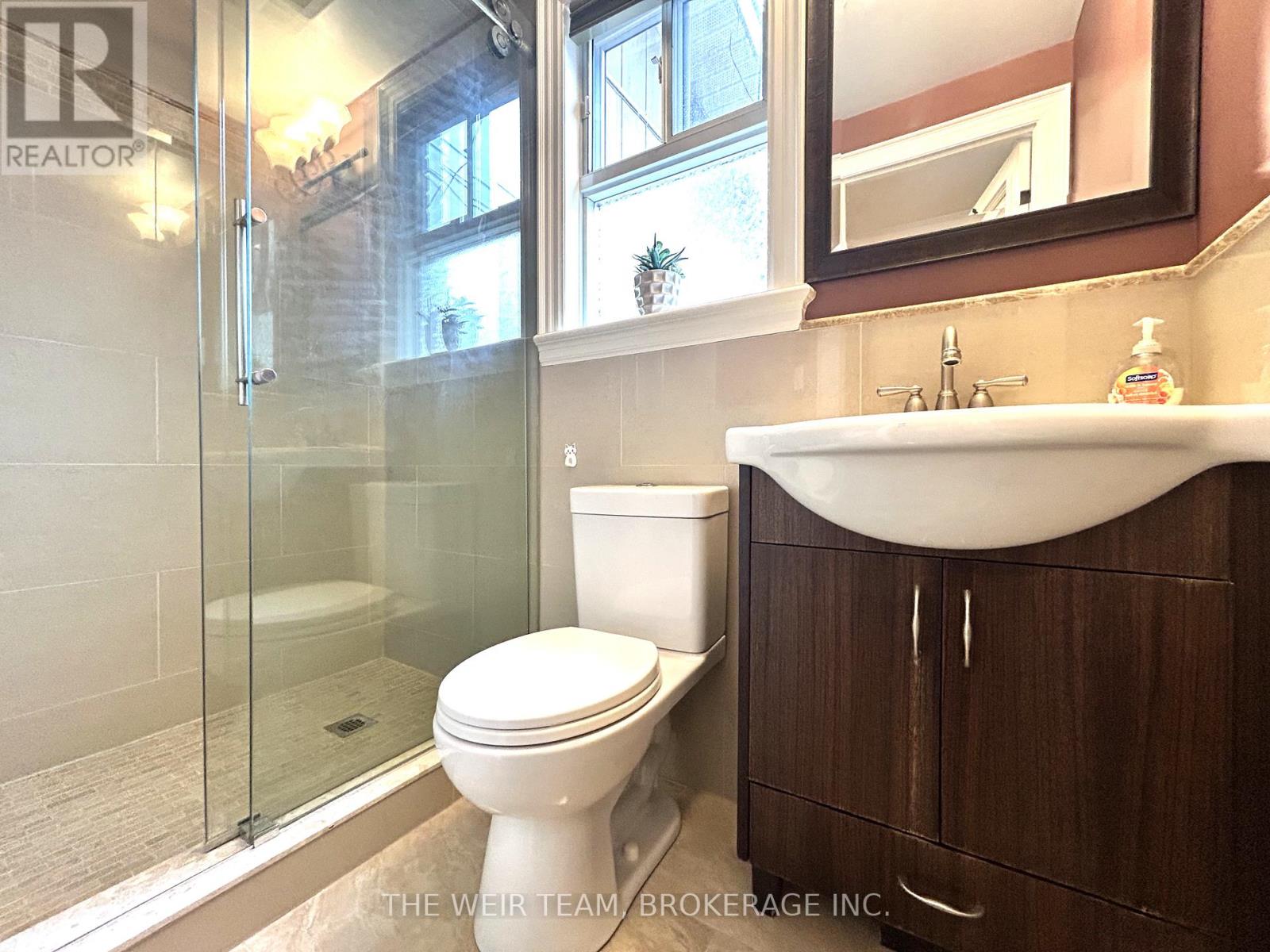 Main & 2nd Floor - 92 Highfield Road, Toronto, Ontario  M4L 2V1 - Photo 11 - E12700304