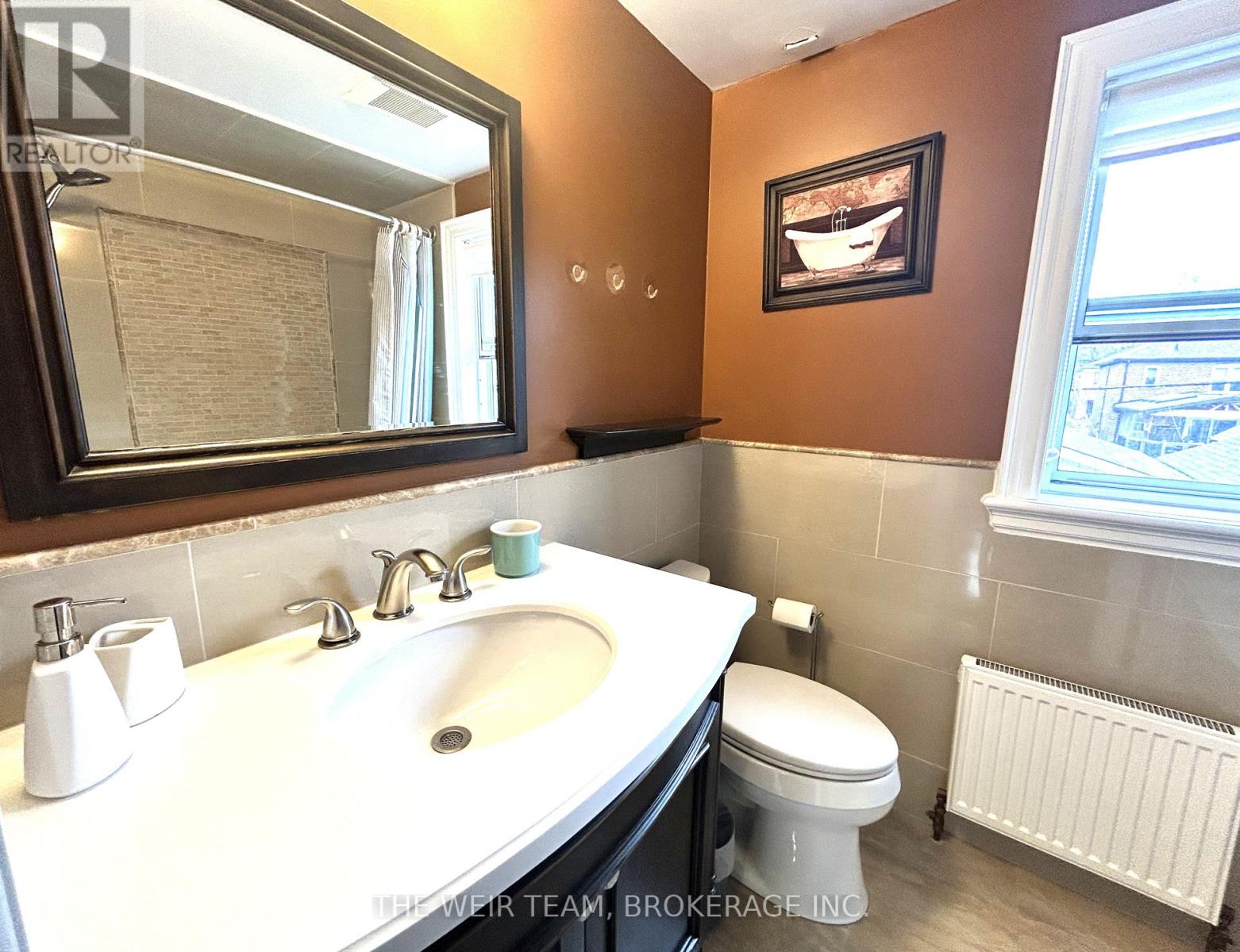 Main & 2nd Floor - 92 Highfield Road, Toronto, Ontario  M4L 2V1 - Photo 18 - E12700304