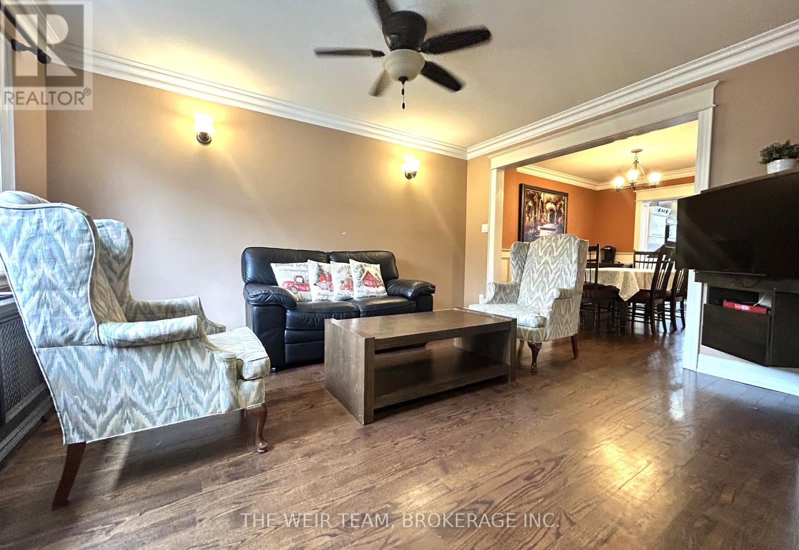 Main & 2nd Floor - 92 Highfield Road, Toronto, Ontario  M4L 2V1 - Photo 5 - E12700304