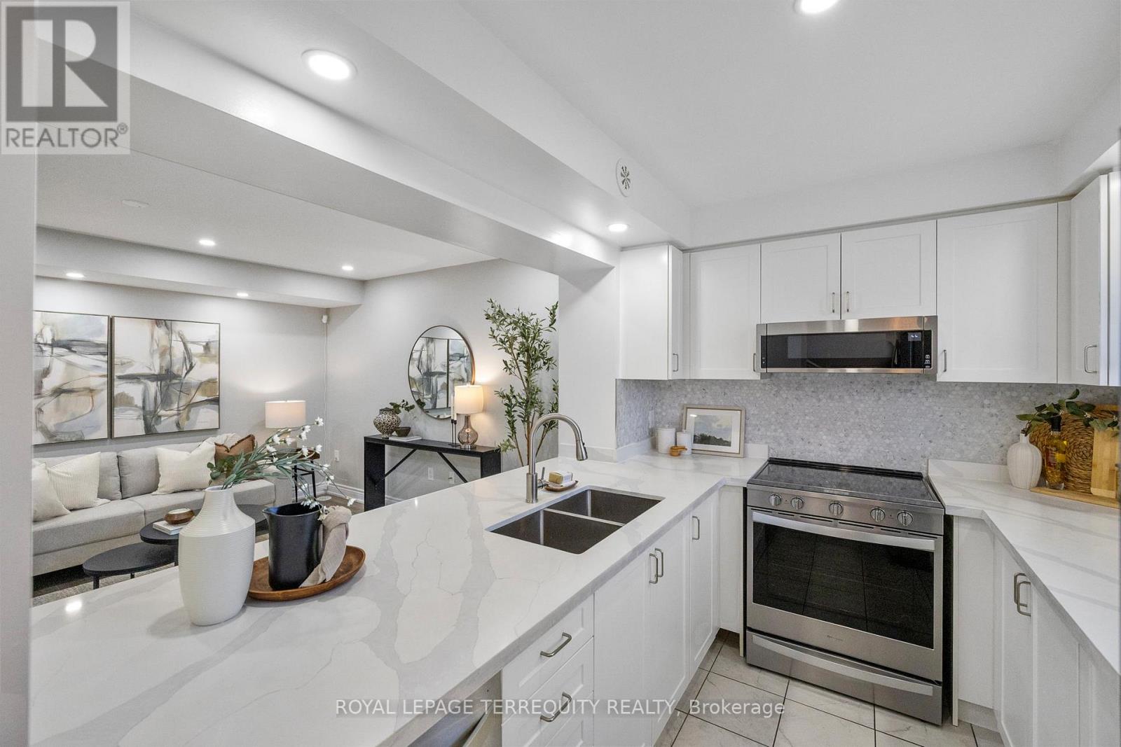 1058 Clipper Lane, Pickering, Ontario  L1X 0E9 - Photo 13 - E12700352