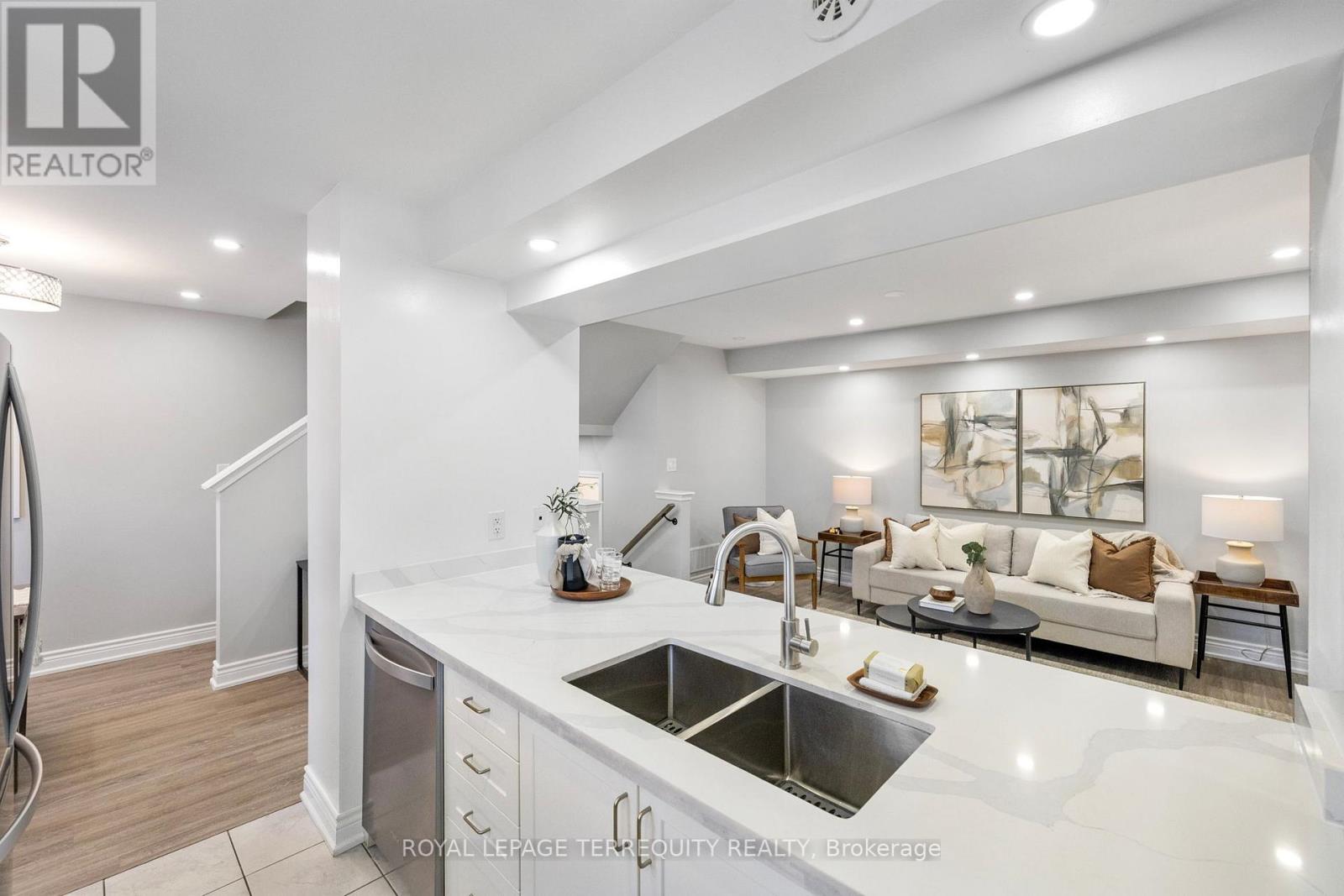 1058 Clipper Lane, Pickering, Ontario  L1X 0E9 - Photo 15 - E12700352