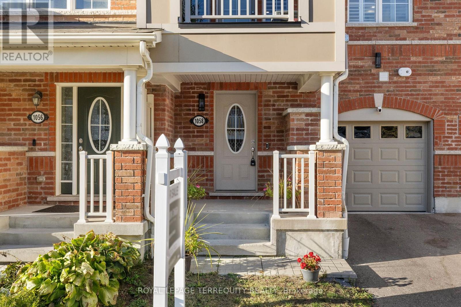 1058 Clipper Lane, Pickering, Ontario  L1X 0E9 - Photo 3 - E12700352