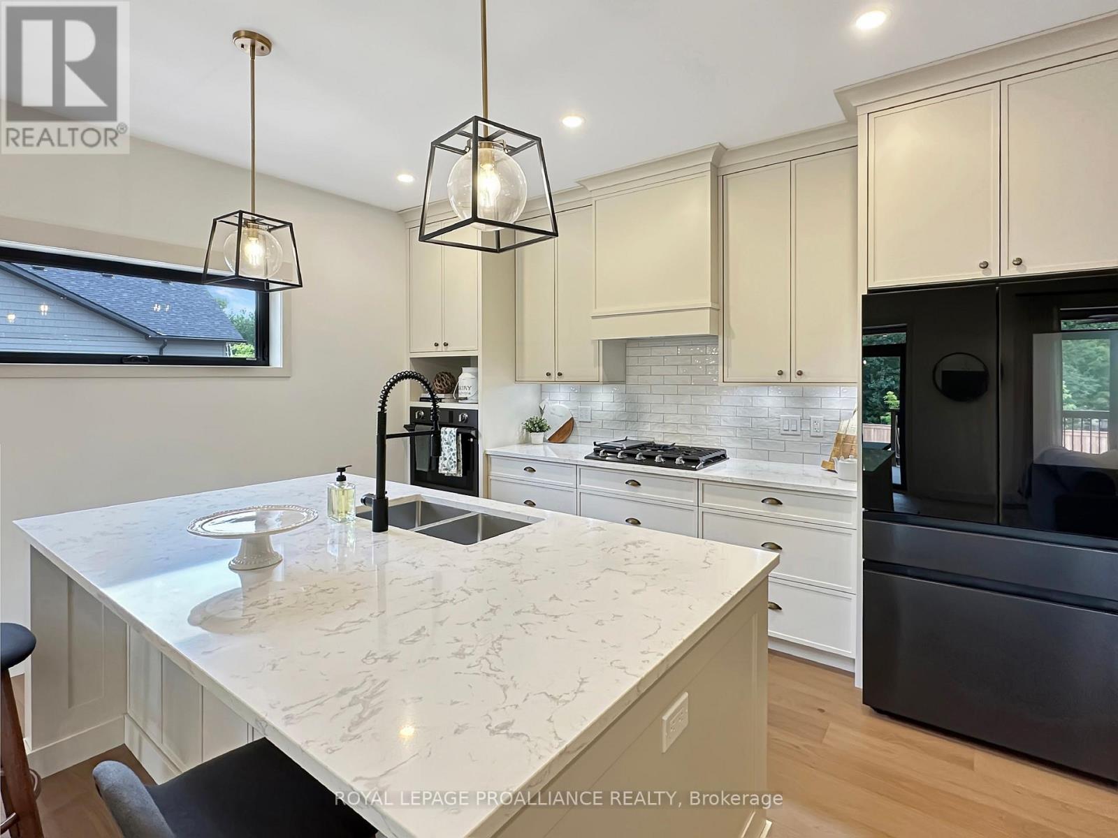 37 Deerview Drive, Quinte West, Ontario  K8V 5P4 - Photo 15 - X12538132