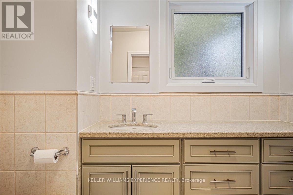 54 Eugenia Street, Barrie, Ontario  L4M 3T5 - Photo 35 - S12700328