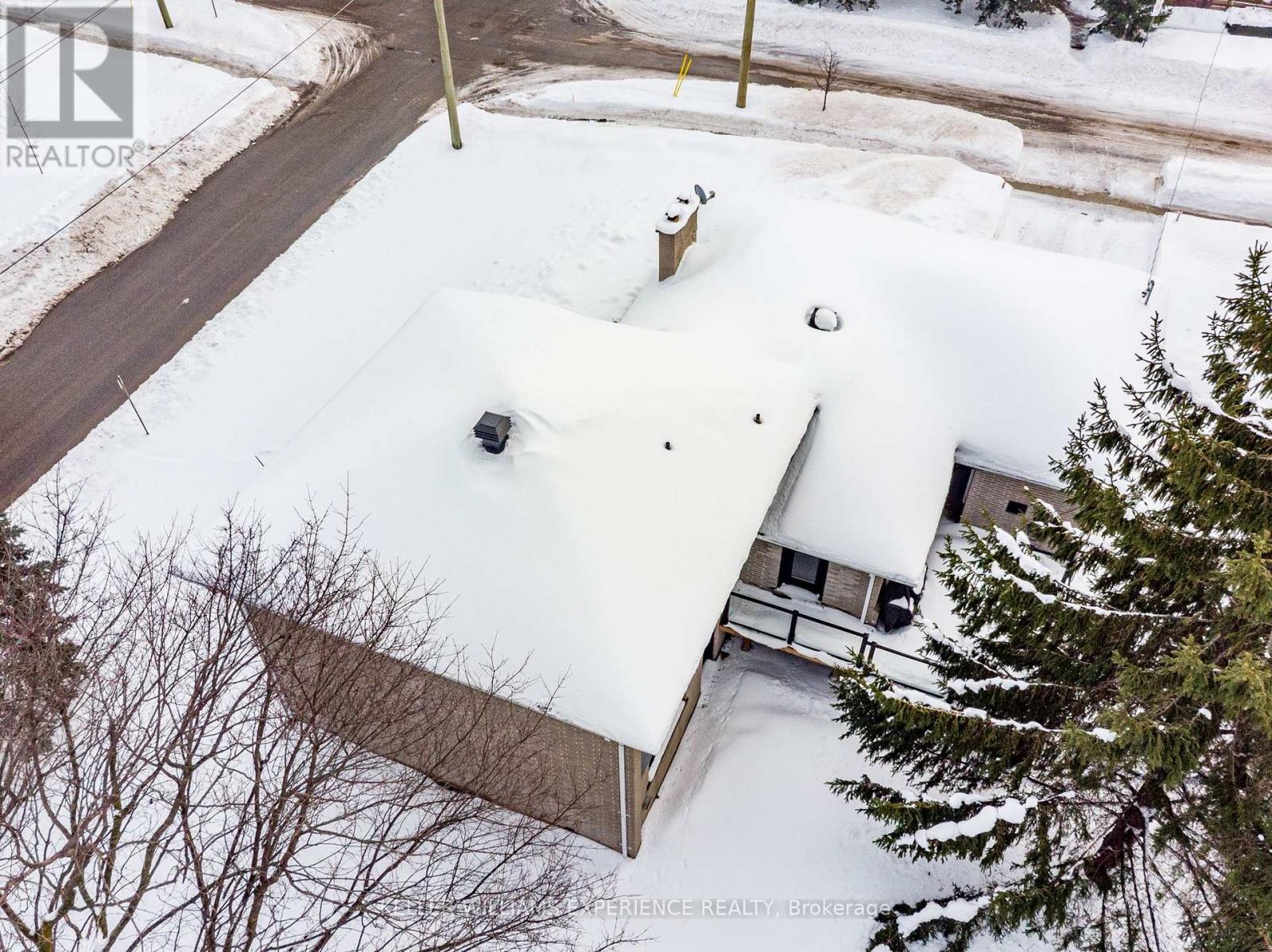 54 Eugenia Street, Barrie, Ontario  L4M 3T5 - Photo 5 - S12700328