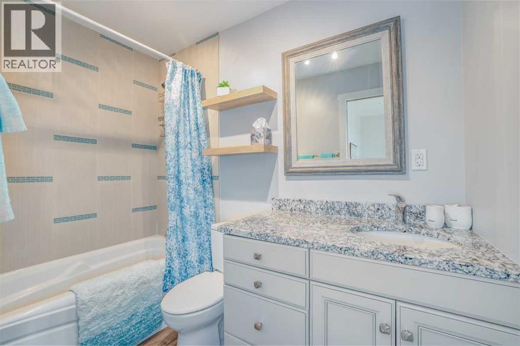 25 Highwood Place Nw, Calgary, Alberta  T2K 2B9 - Photo 31 - A2270274