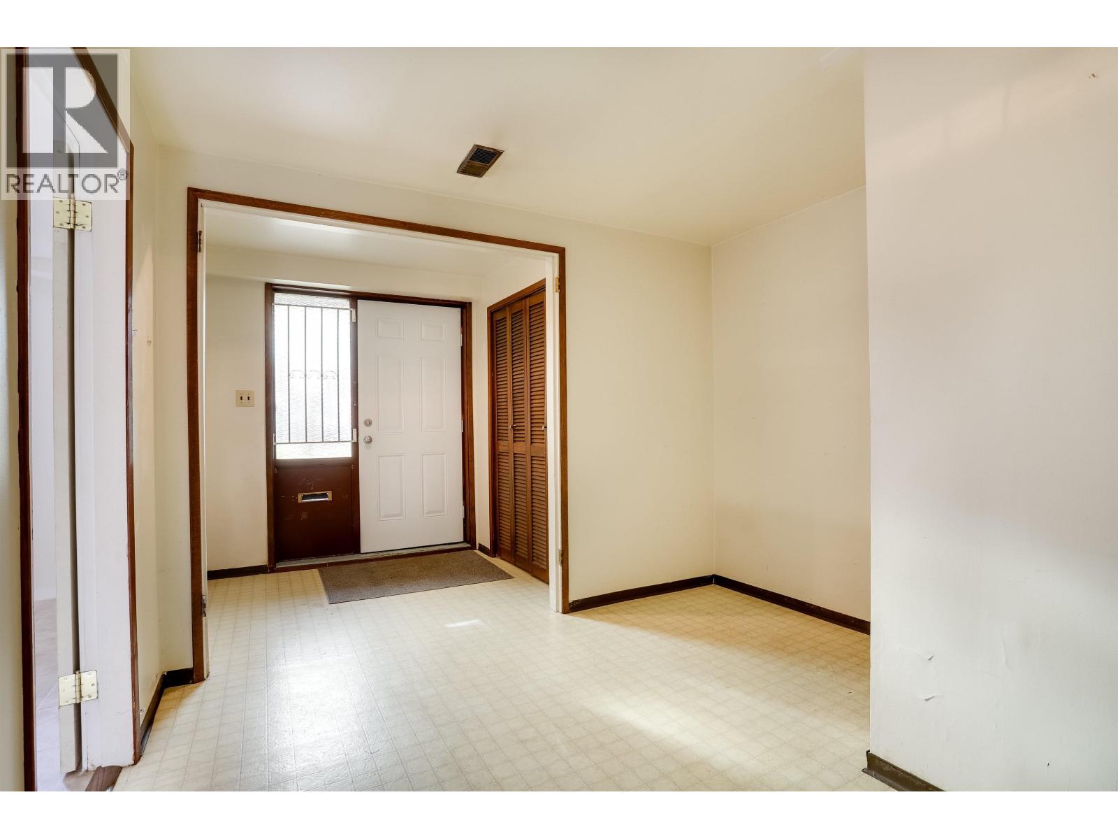 2579 E Pender Street, Vancouver, British Columbia  V5K 2B4 - Photo 3 - R3079855