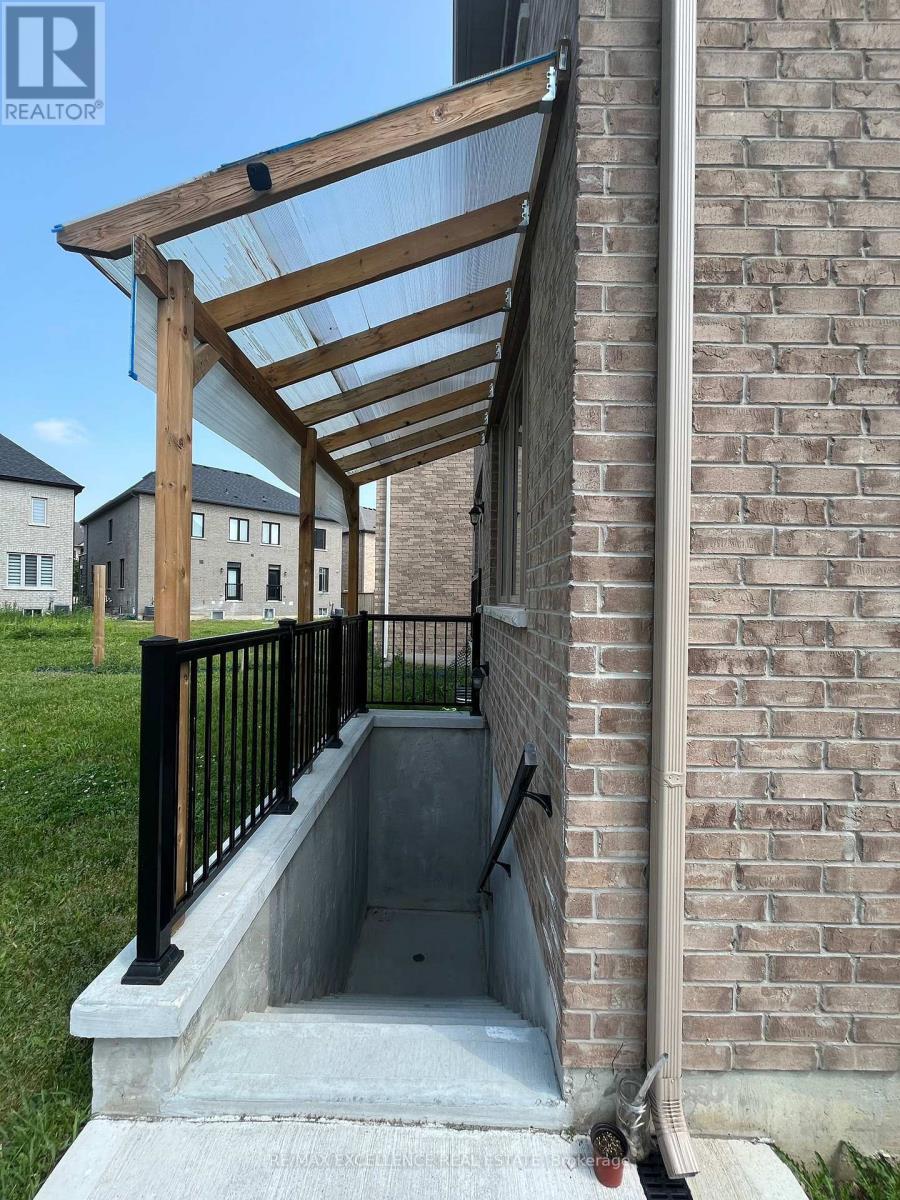 27 Bachelor Street, Brampton, Ontario  L7A 5B1 - Photo 17 - W12700290