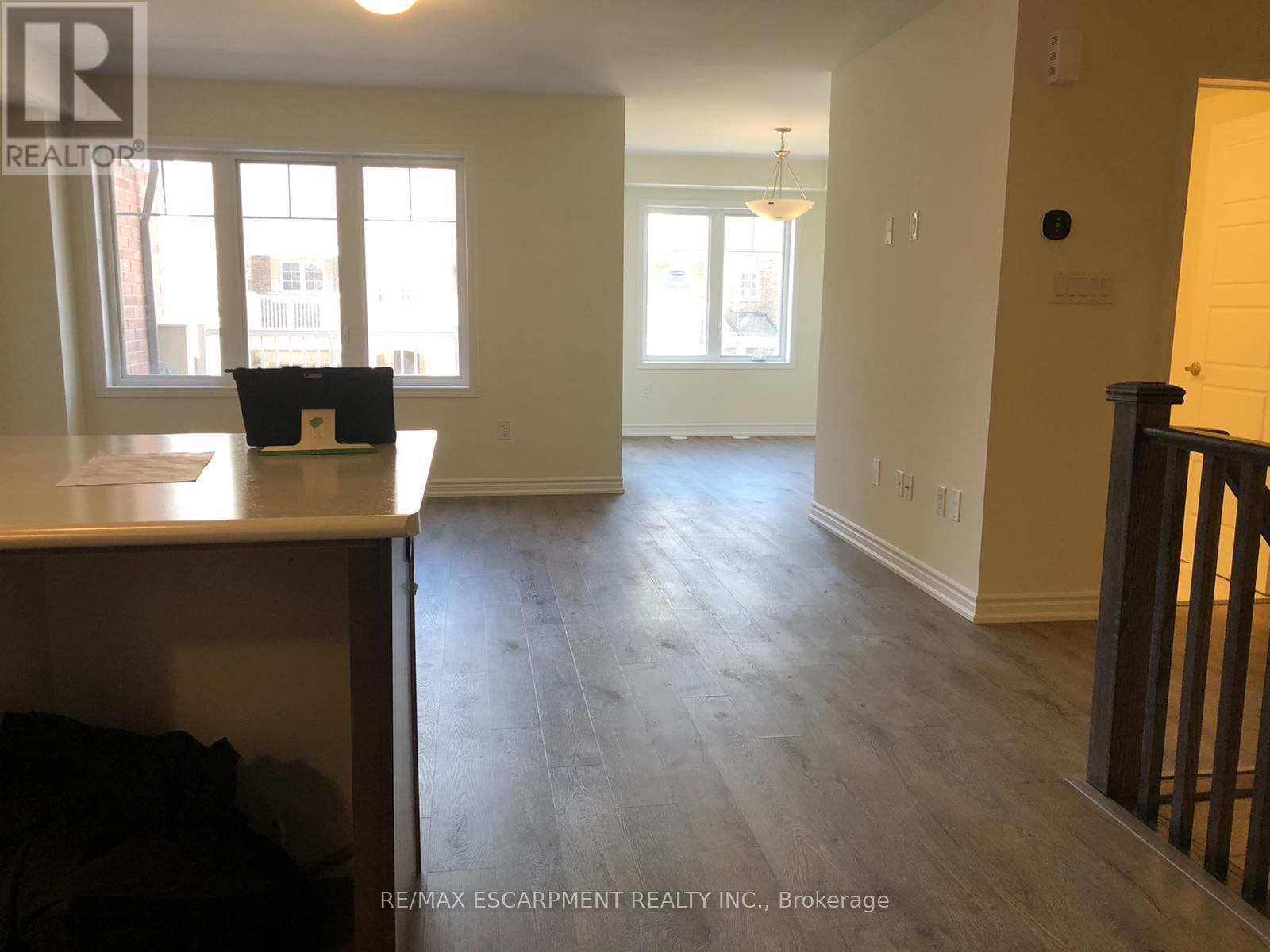 888 Cactus Point, Milton, Ontario  L9E 1R8 - Photo 6 - W12700306