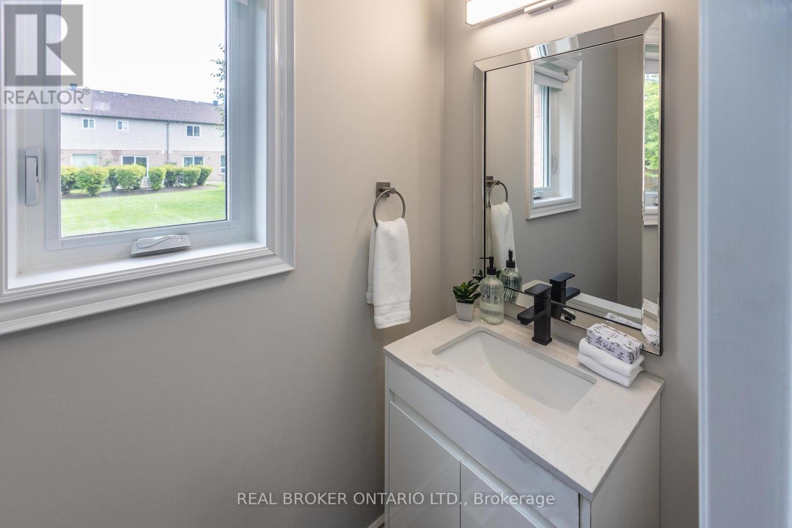 36 - 5255 Guildwood Way, Mississauga, Ontario  L5R 4A7 - Photo 17 - W12700368