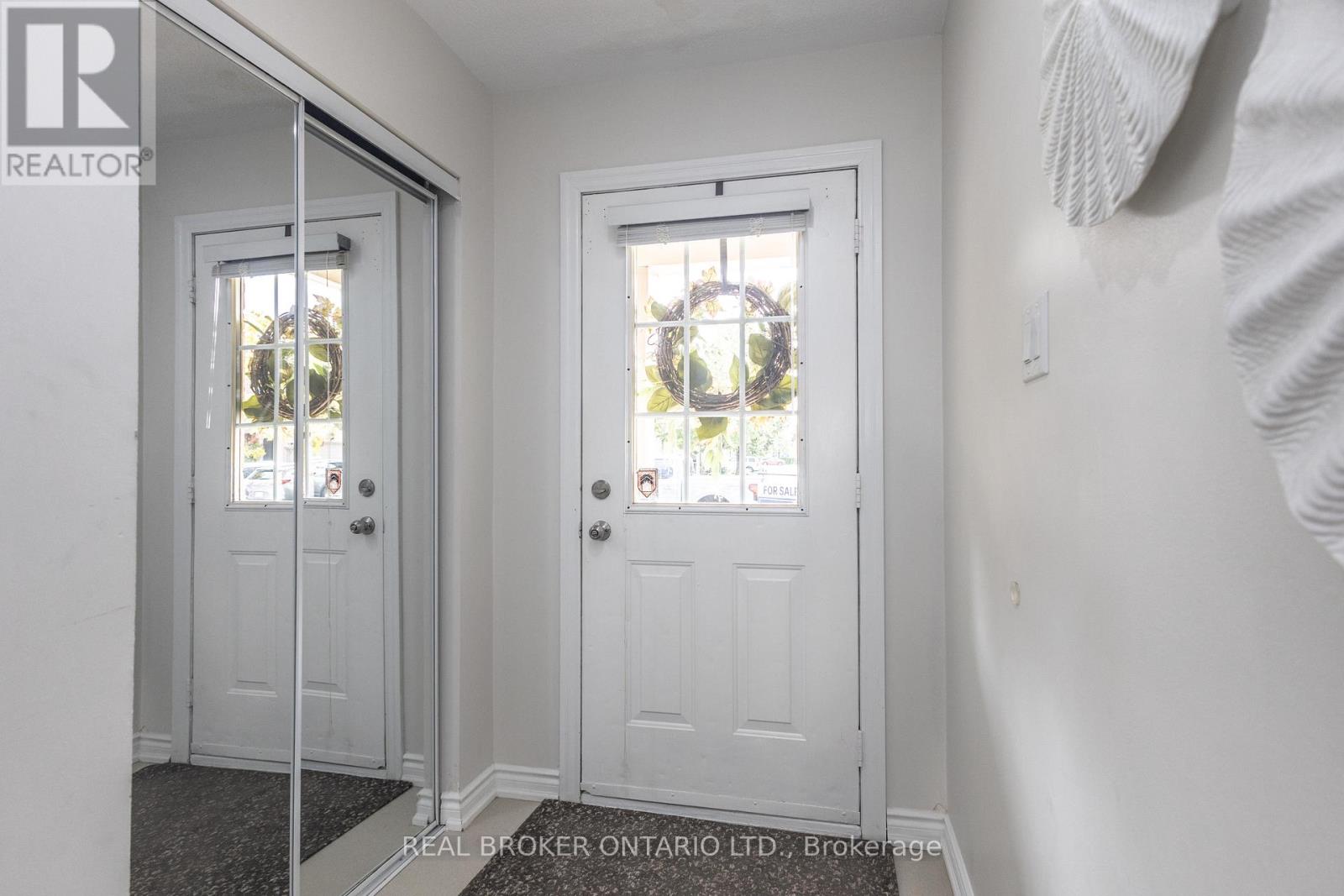 36 - 5255 Guildwood Way, Mississauga, Ontario  L5R 4A7 - Photo 8 - W12700368