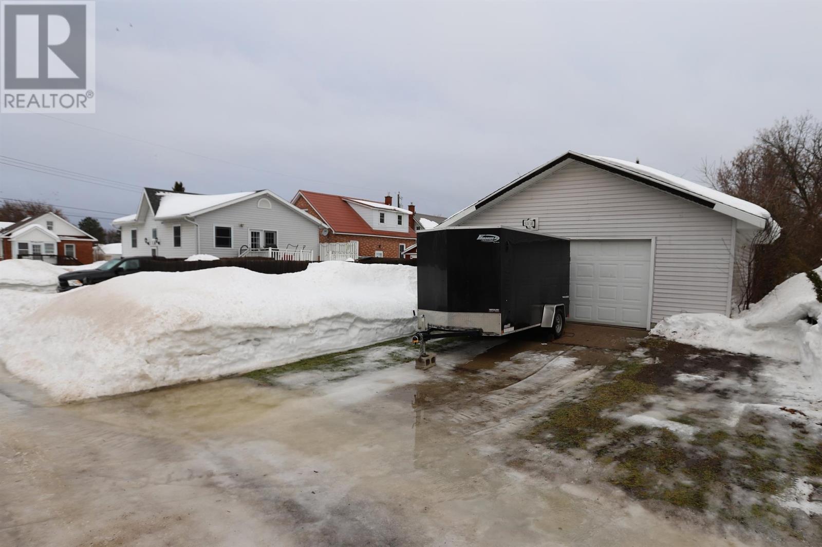 148 Kehoe Ave, Sault Ste. Marie, Ontario  P6C 1M9 - Photo 11 - SM260080