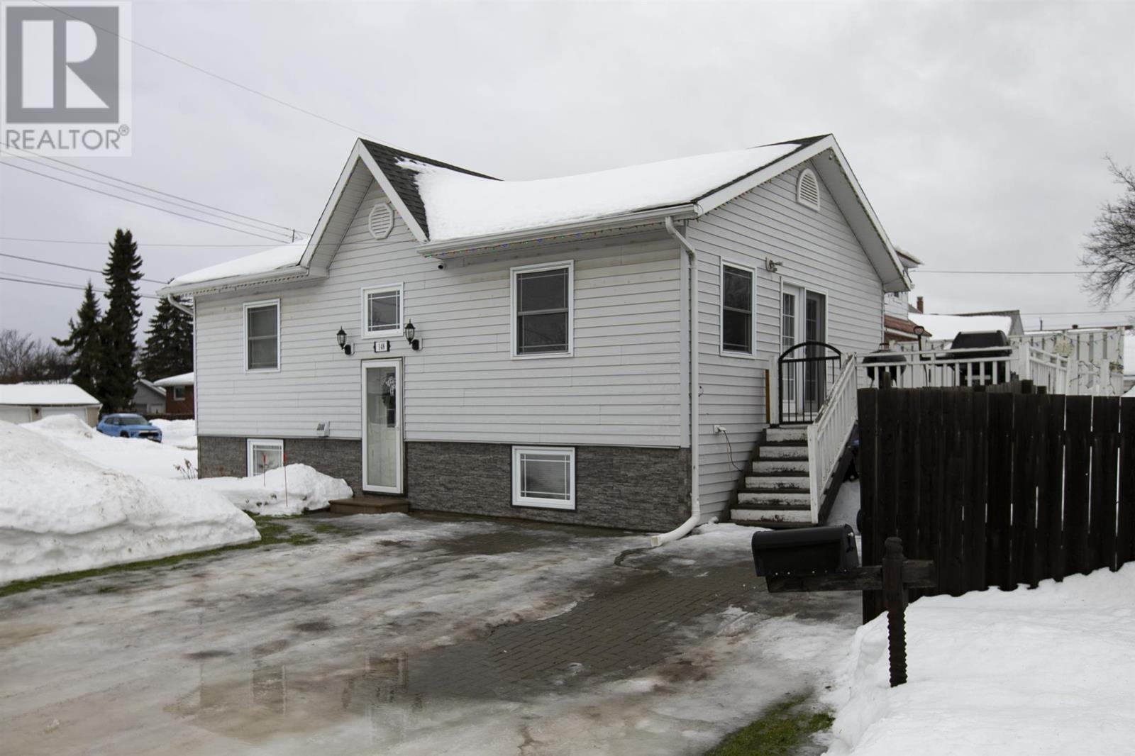 148 Kehoe Ave, Sault Ste. Marie, Ontario  P6C 1M9 - Photo 1 - SM260080