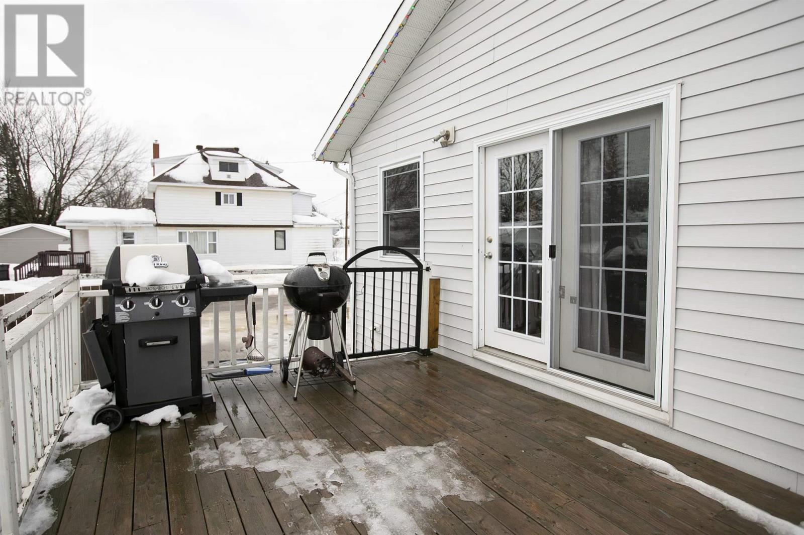 148 Kehoe Ave, Sault Ste. Marie, Ontario  P6C 1M9 - Photo 5 - SM260080