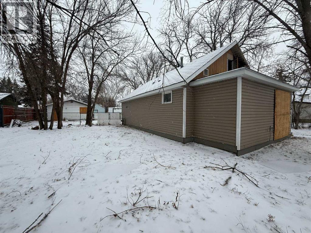 216 Centre Street, Brooks, Alberta  T1R 0R9 - Photo 7 - A2275871