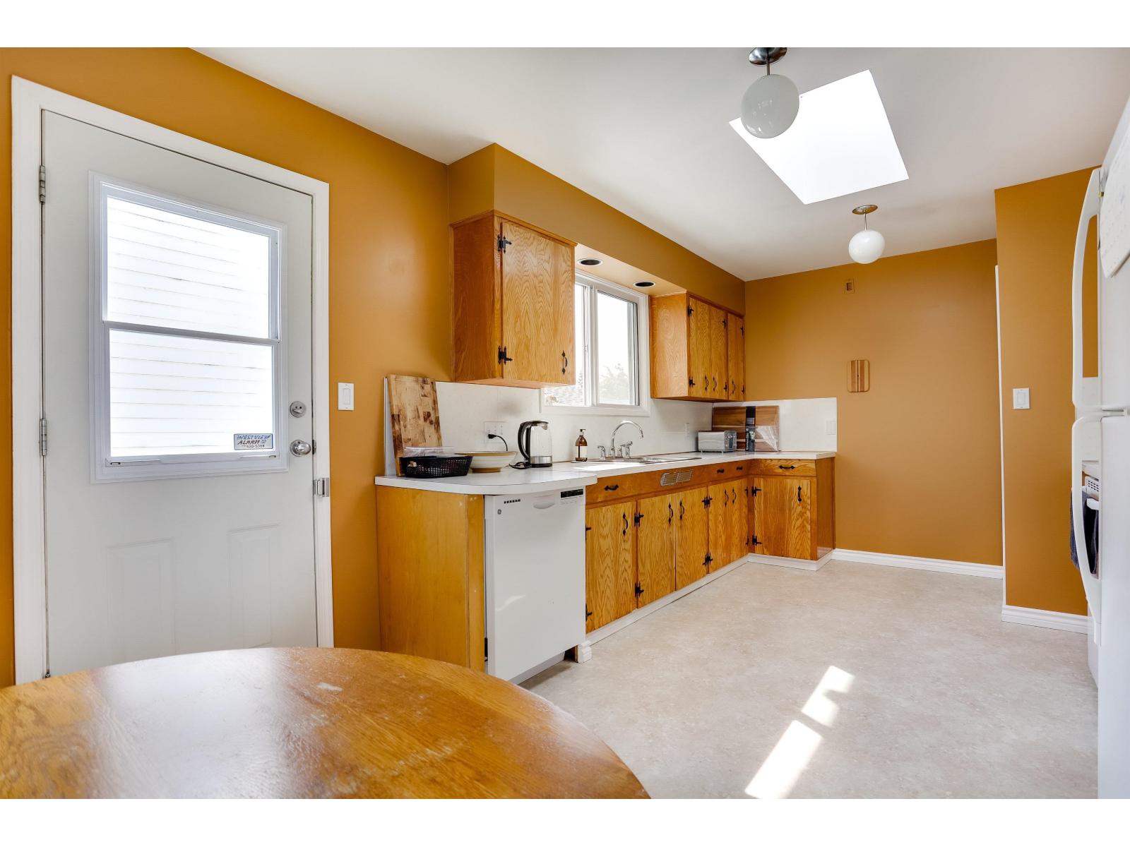 15568 Thrift Avenue, White Rock, British Columbia  V4B 2L9 - Photo 9 - R3079956