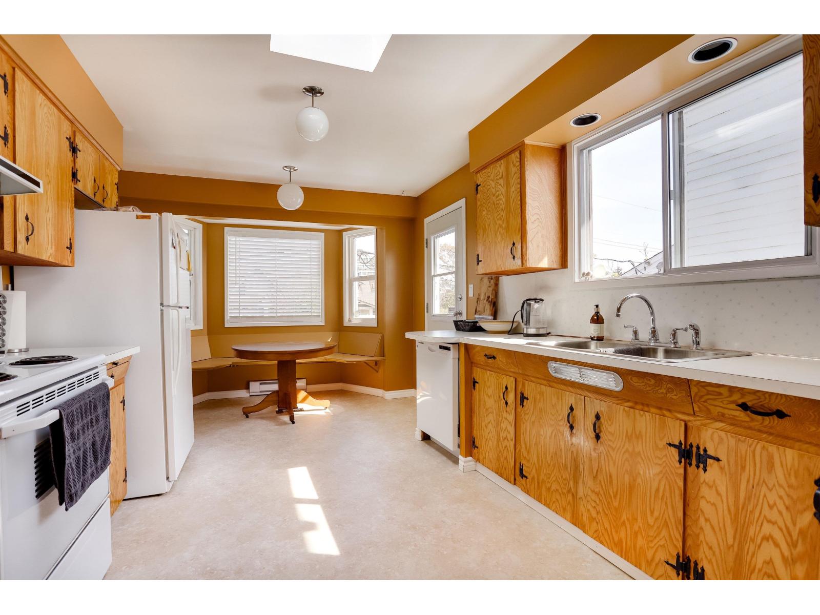 15568 Thrift Avenue, White Rock, British Columbia  V4B 2L9 - Photo 7 - R3079956