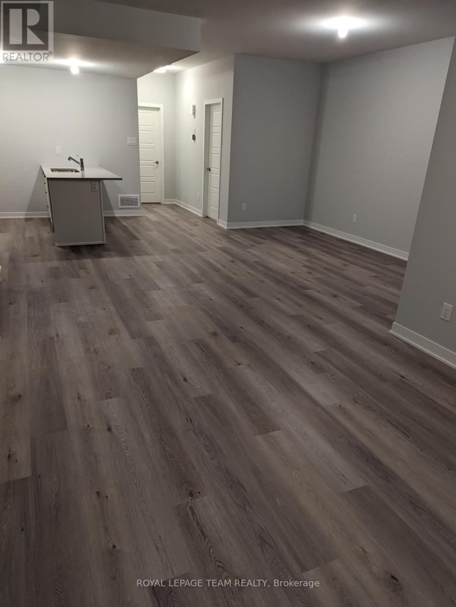 606 Lillian Freiman Private, Ottawa, Ontario  K2J 6Z8 - Photo 7 - X12700544