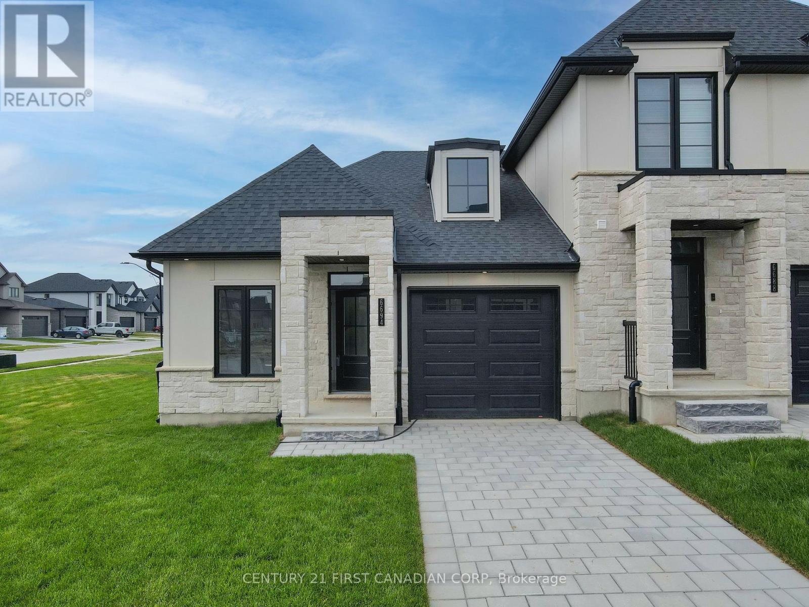 <div class="slider-price">$689,900</div><p>6694 Hayward Drive, London South, Ontario</p>