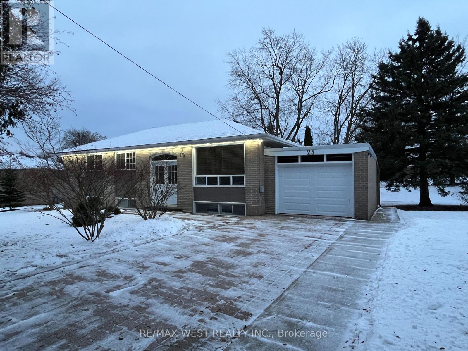 25 Norman Avenue, King, Ontario  L0G 1N0 - Photo 4 - N12698564