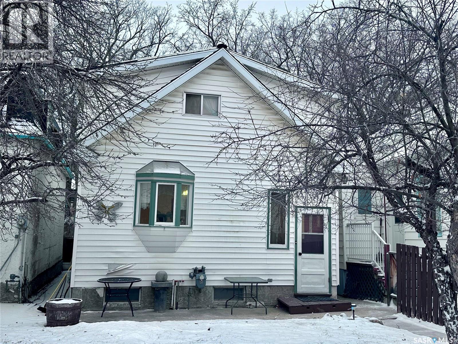 1925 Athol Street, Regina, Saskatchewan  S4T 3E4 - Photo 2 - SK025192