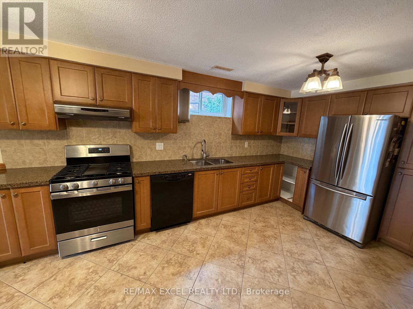 Lower - 71 Hickorynut Drive, Toronto, Ontario  M2J 4W6 - Photo 3 - C12681630